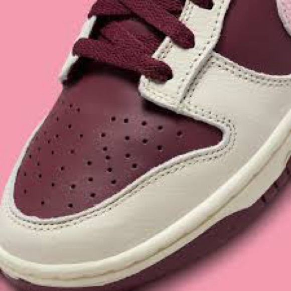 Nike Dunk Low Valentine (2023) 🚨FINAL DROP🚨 - Picture 4 of 4